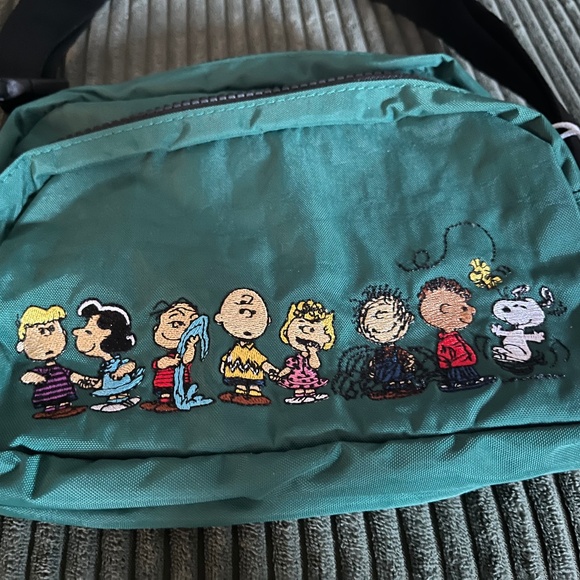 NWT Baggu Peanuts Fanny Pack - Picture 4 of 4